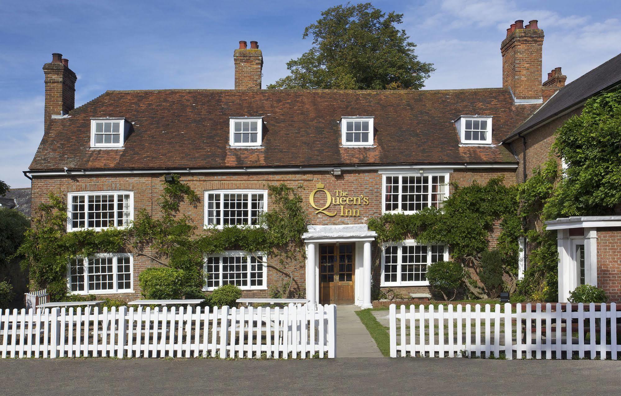 The Queen'S Inn Hawkhurst Exterior foto